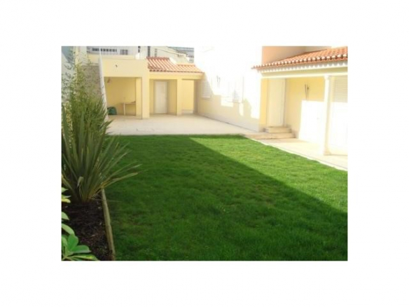 Detached House – Seixal brought to you by Janela Digital – Casa Sapo