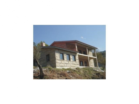 House – Montalegre brought to you by Janela Digital – Casa Sapo