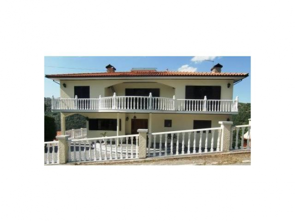 House – Resende brought to you by Janela Digital – Casa Sapo