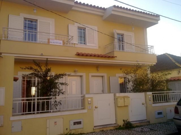 Town House – Sesimbra brought to you by Janela Digital – Casa Sapo