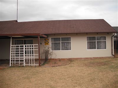 Tasbet Park, Witbank Property for sale – 3 Bedroom(s) 2 Bathroom(s) – House by : Ingrid Mabena