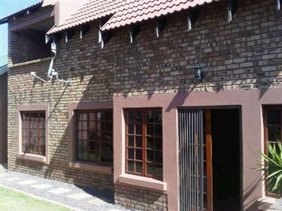 Reyno Ridge, Witbank Property for sale – 2 Bedroom(s) 2 Bathroom(s) – Townhouse by : Anita Botes