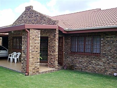 Reyno Ridge, Witbank Property for sale – 3 Bedroom(s) 2 Bathroom(s) – Townhouse by : Anita Botes