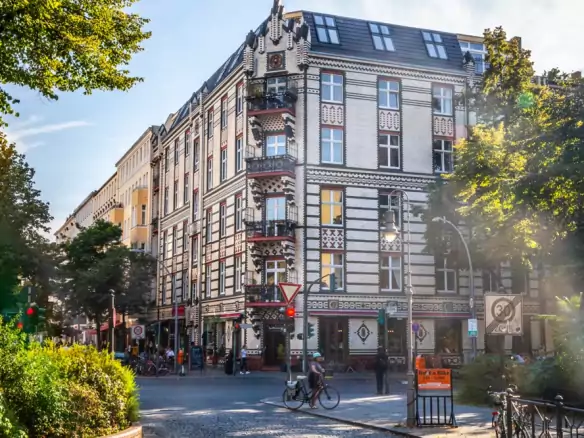 For investors : Brand-new apartment with balcony in the heart of Berlin
