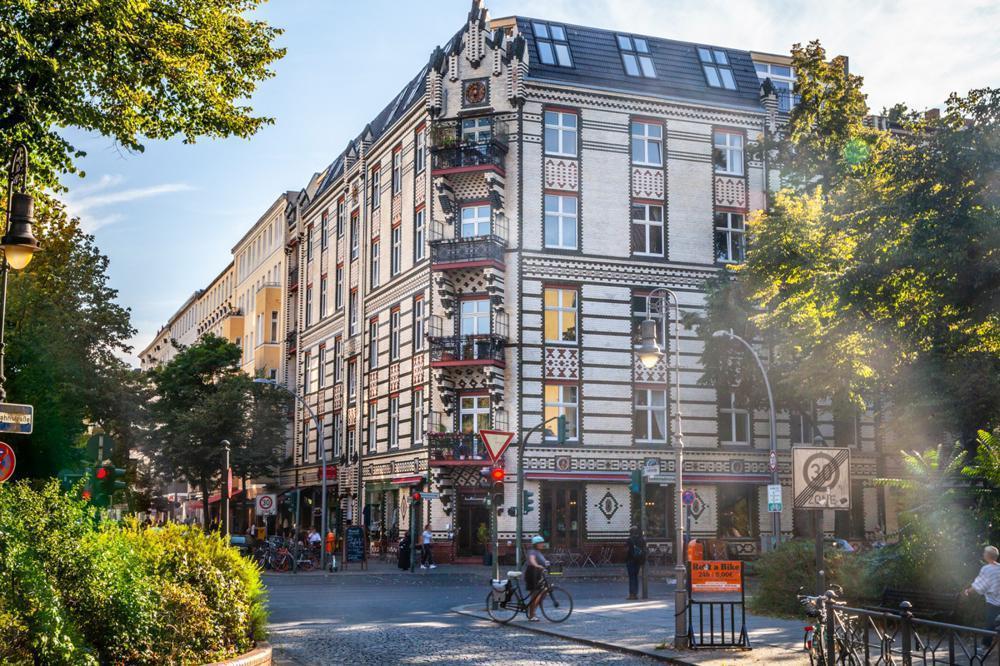 Beautiful penthouse in the most sought-after location of Berlin with 4 rooms and 2 terraces in 3 view directions
