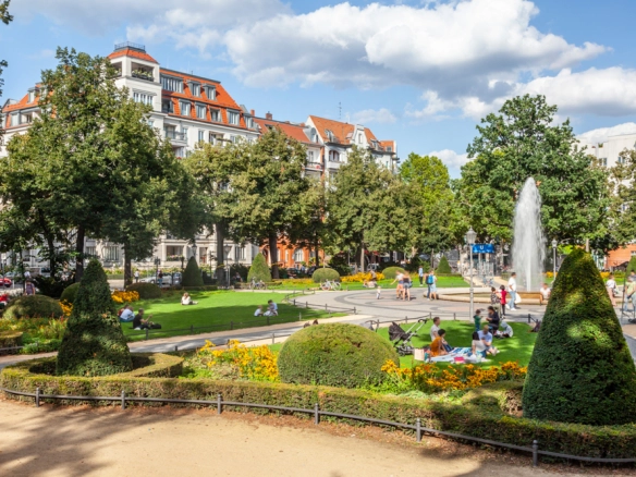 Stunning brand-new 3-room apartment with 2 balconies next to Winterfeldtplatz