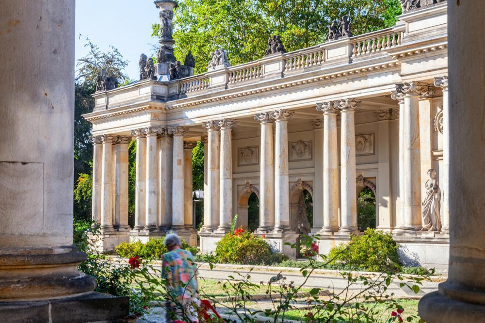 Beautiful penthouse in the most sought-after location of Berlin with 4 rooms and 2 terraces in 3 view directions